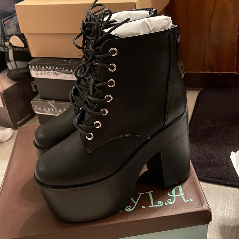 Dolls Kill boots